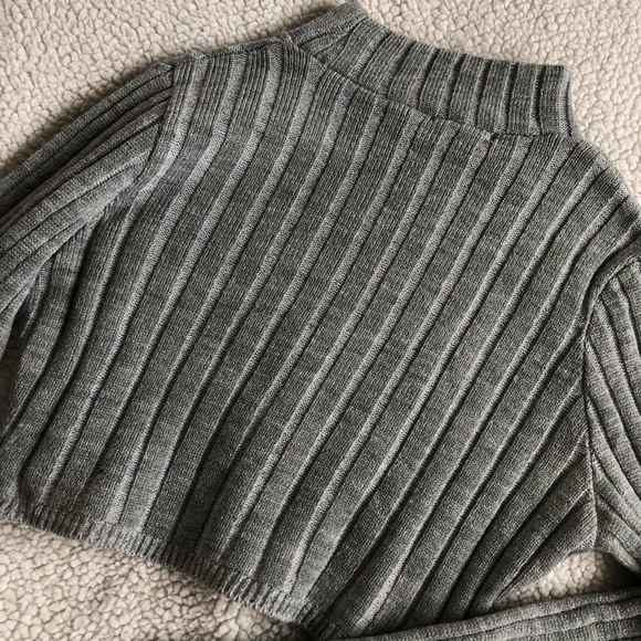 NOT FOR SALE RIGHT NOW! 
NWT BOOHOO Rib Knit TurtleNeck Crop Top. Sz Large - Picture 5 of 8